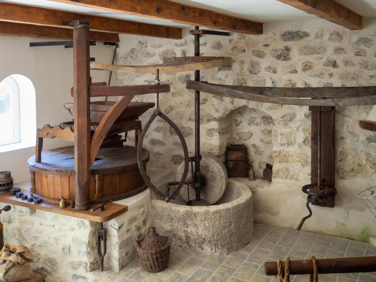Le Moulin Du Paroy Bed & Breakfast Serres  Eksteriør bilde